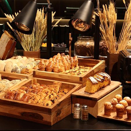 Casa Da Companhia, Vignette Collection By Ihg Hotel Porto Exterior photo A bread station