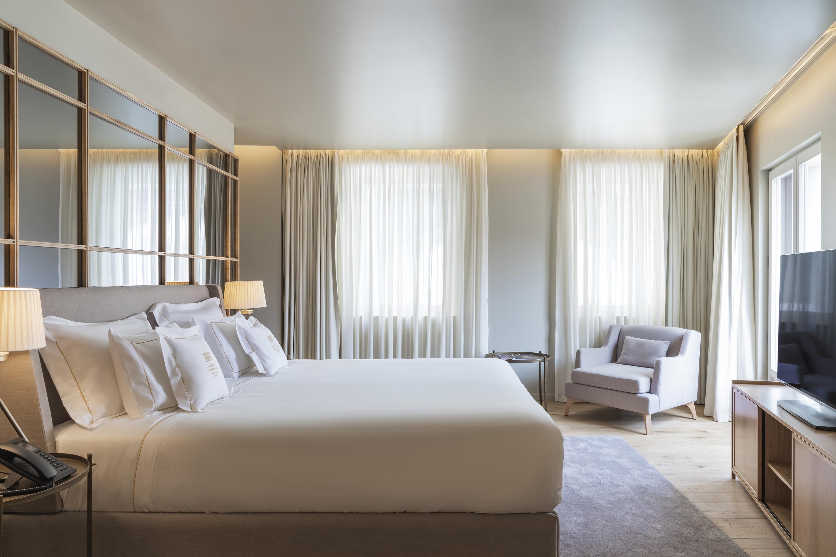 Casa Da Companhia, Vignette Collection By Ihg Hotel Porto Exterior photo A bedroom at the hotel