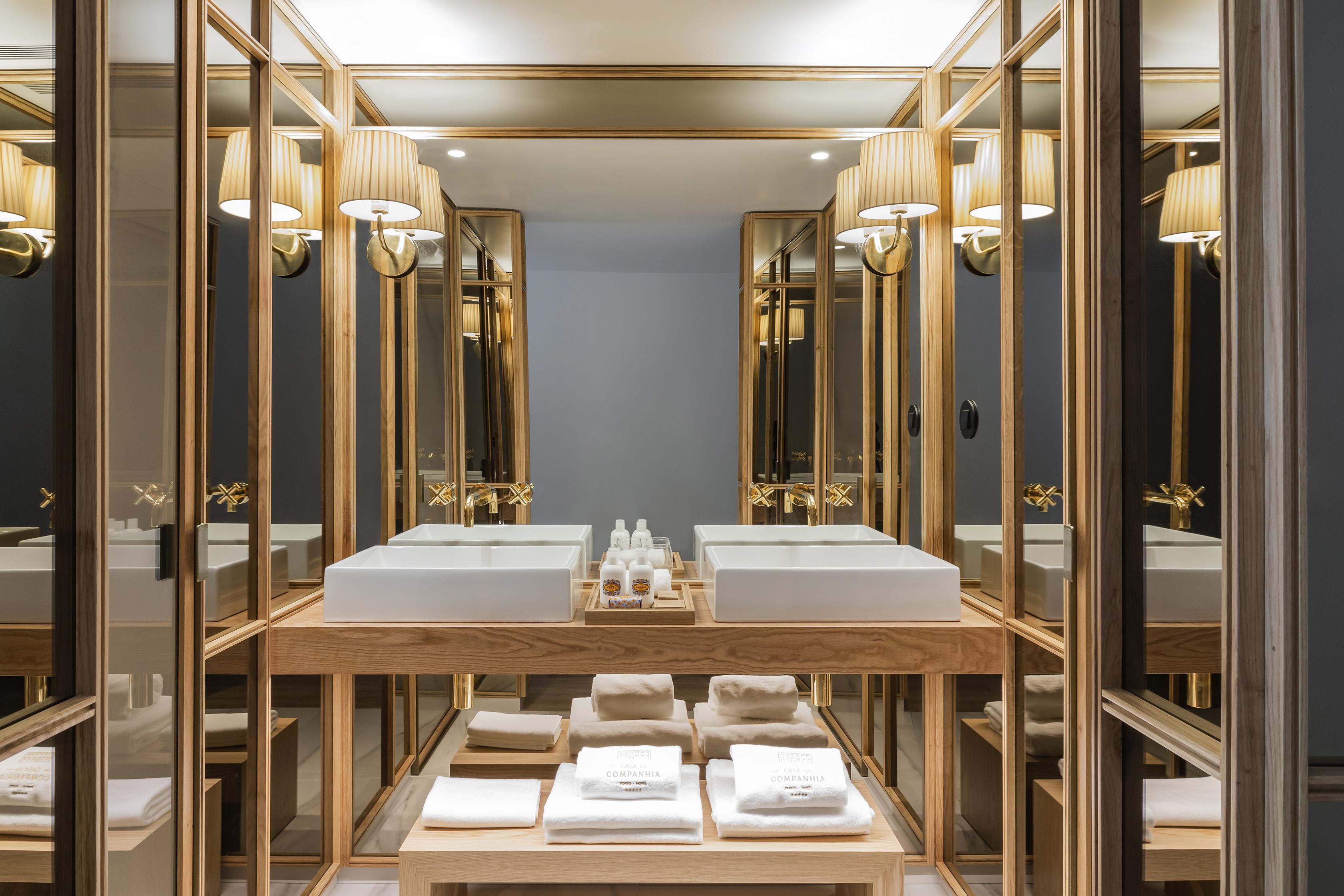 Casa Da Companhia, Vignette Collection By Ihg Hotel Porto Exterior photo Bathroom