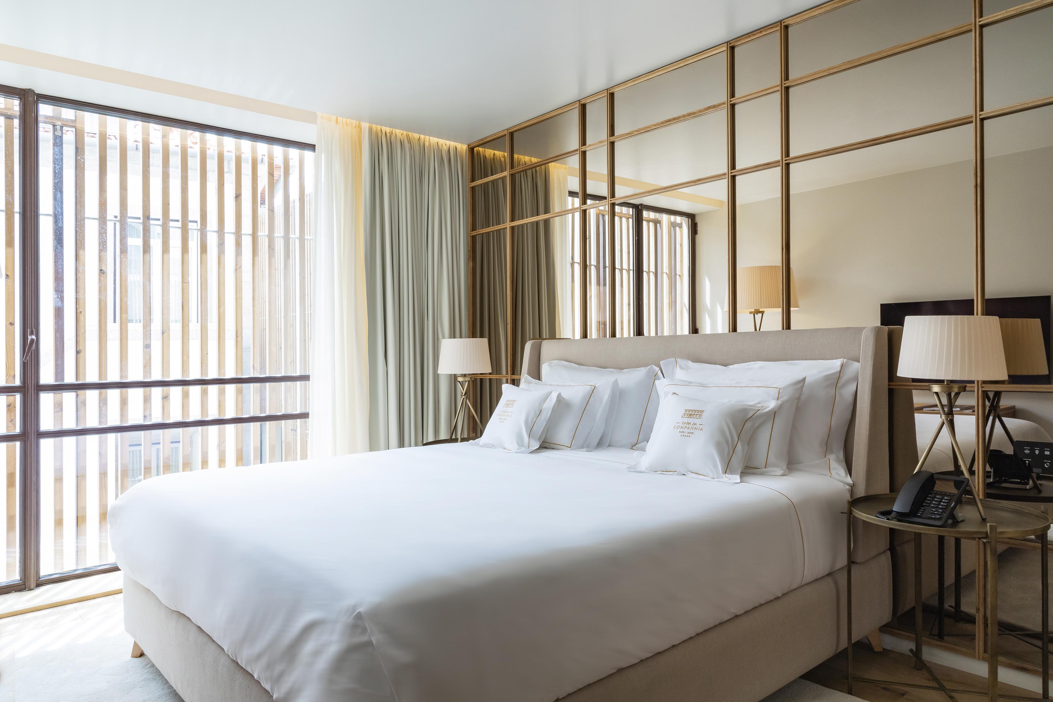 Casa Da Companhia, Vignette Collection By Ihg Hotel Porto Exterior photo A bedroom at the hotel