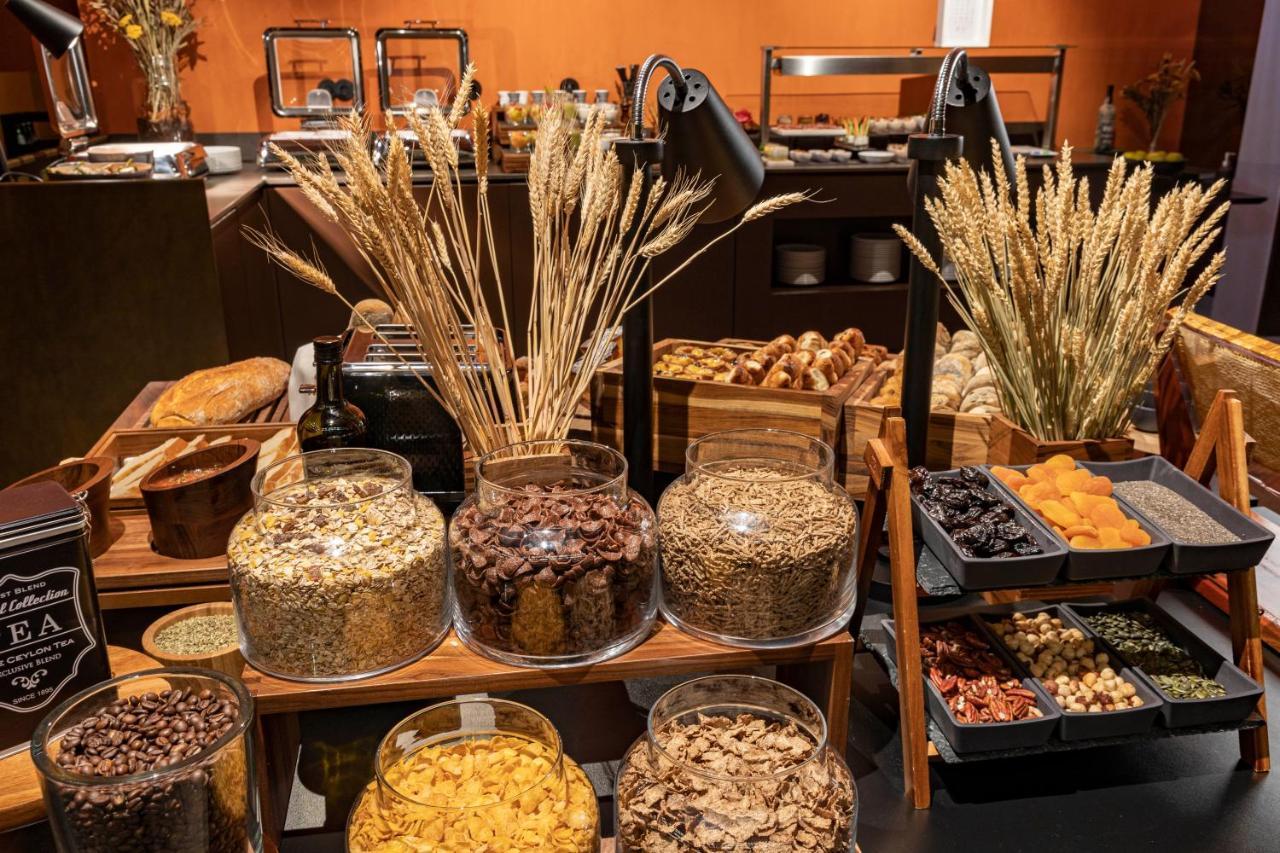 Casa Da Companhia, Vignette Collection By Ihg Hotel Porto Exterior photo A cereal bar