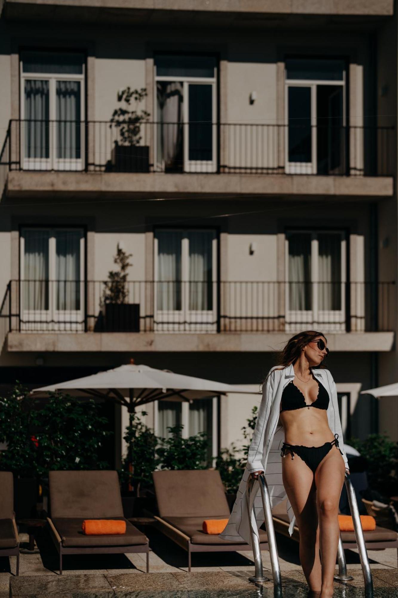 Casa Da Companhia, Vignette Collection By Ihg Hotel Porto Exterior photo A woman wearing a bikini top