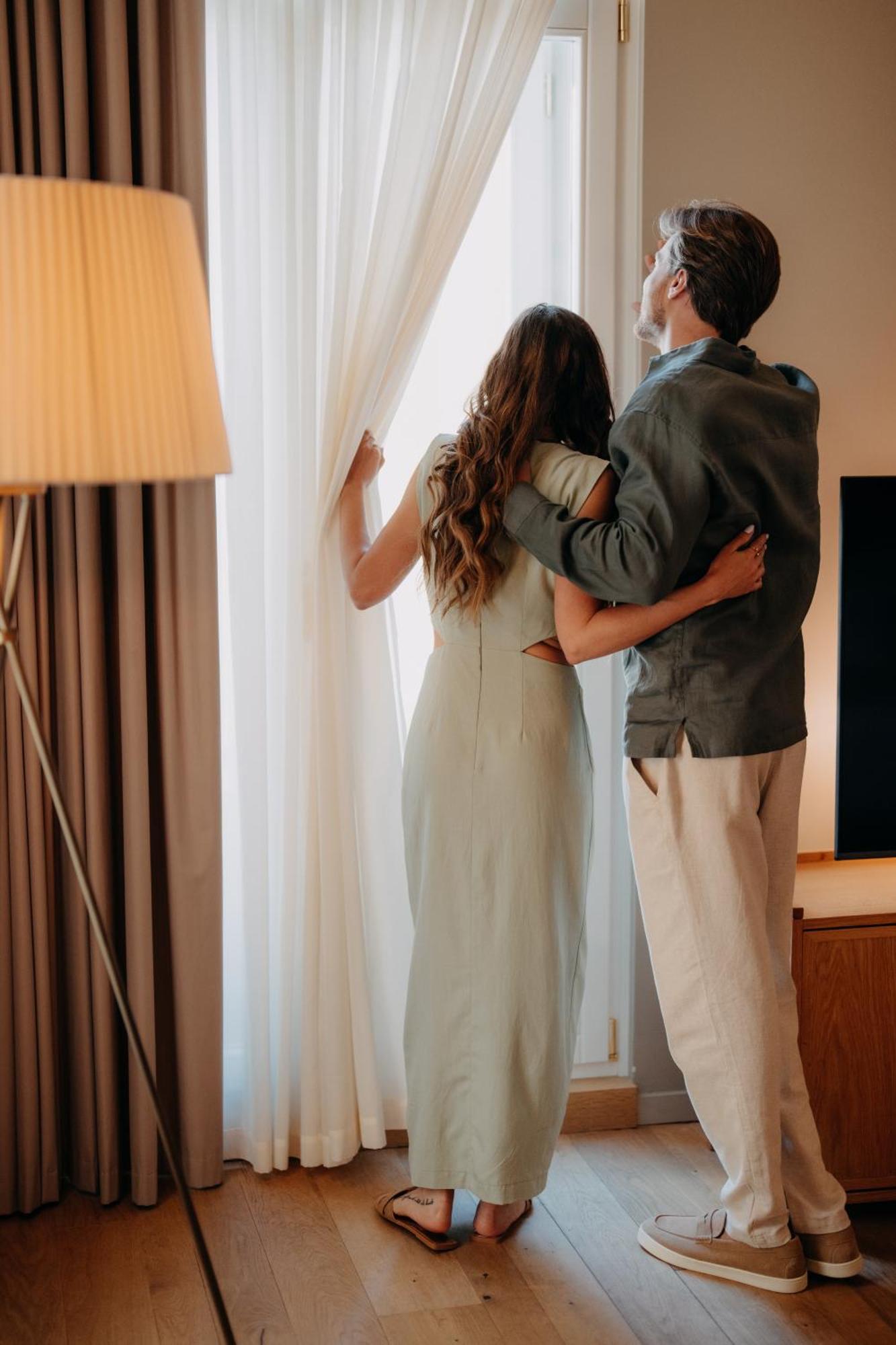 Casa Da Companhia, Vignette Collection By Ihg Hotel Porto Exterior photo A couple standing in front of a window