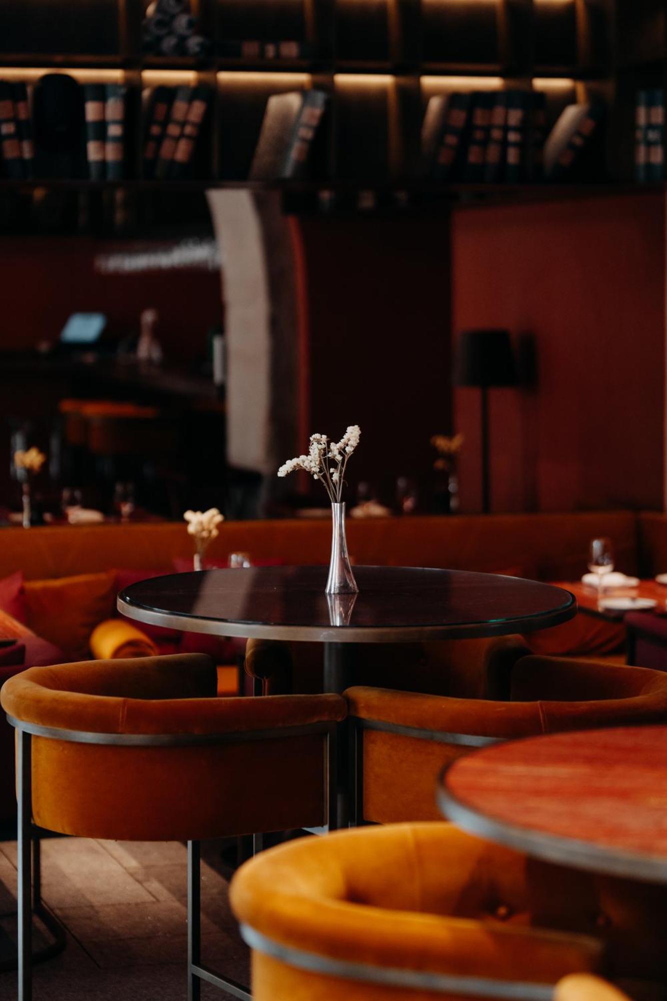 Casa Da Companhia, Vignette Collection By Ihg Hotel Porto Exterior photo The interior of the restaurant