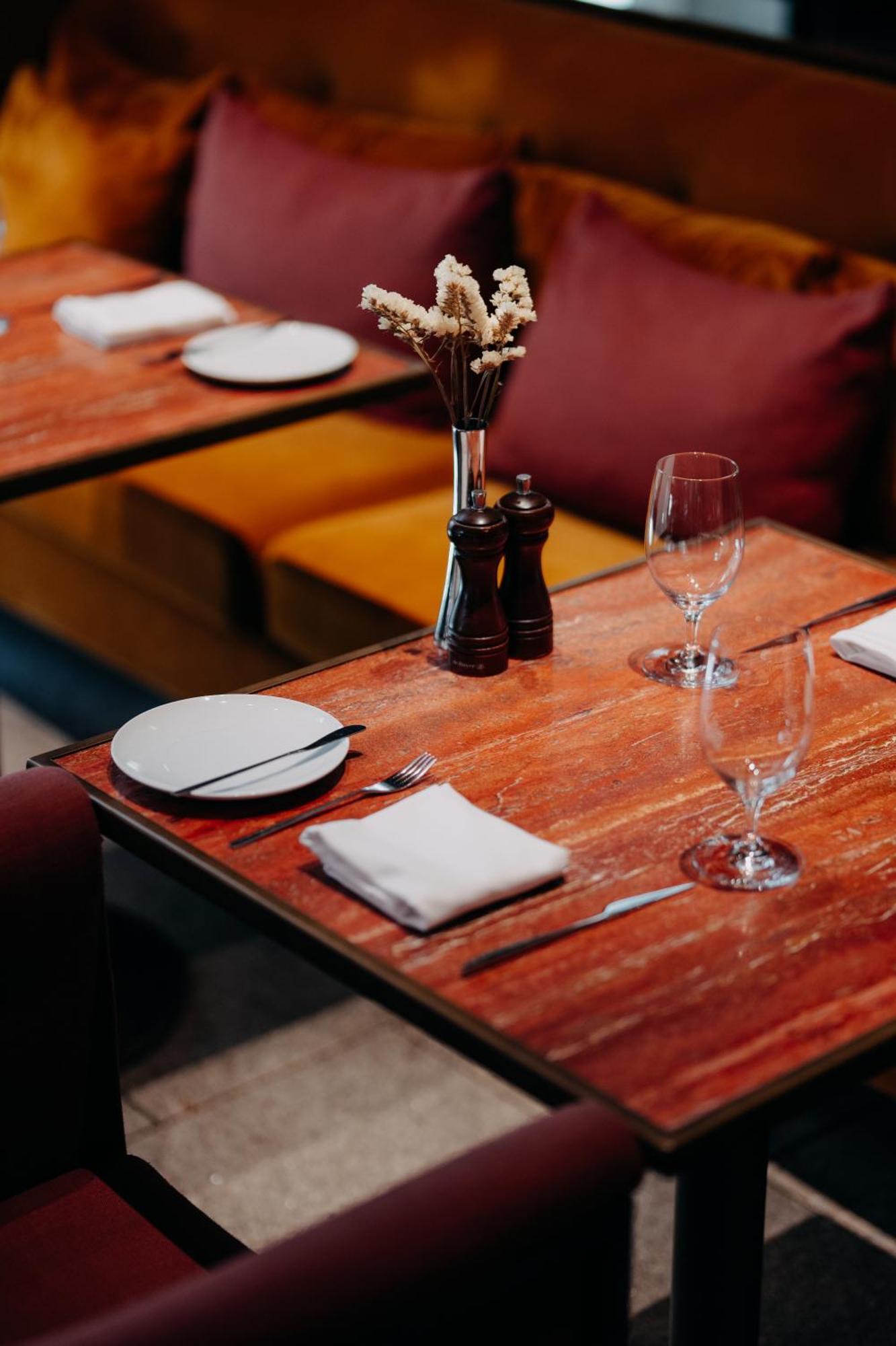 Casa Da Companhia, Vignette Collection By Ihg Hotel Porto Exterior photo A table set for service