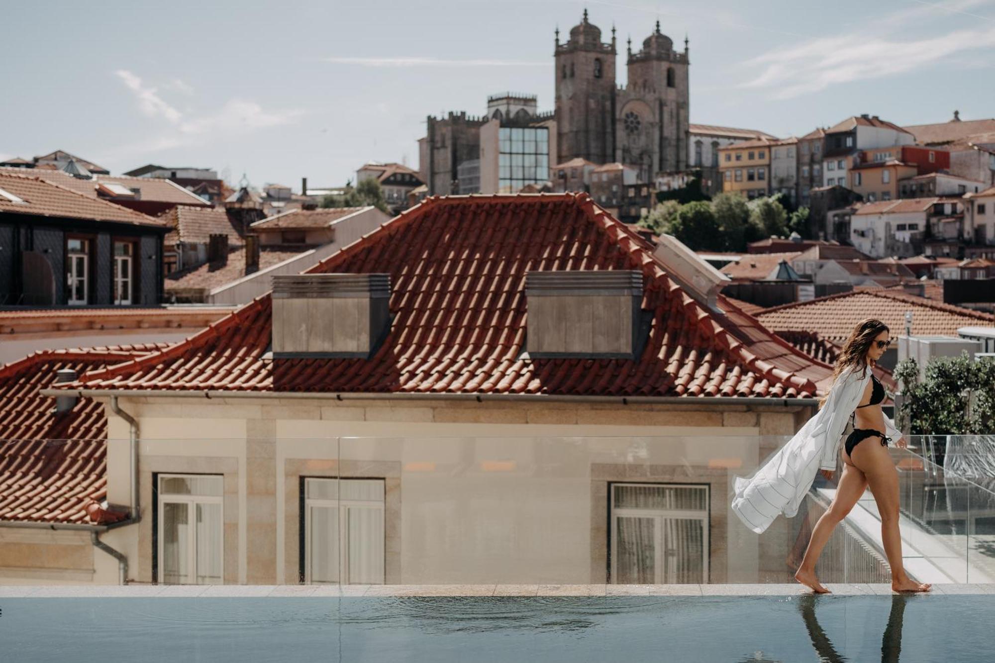 Casa Da Companhia, Vignette Collection By Ihg Hotel Porto Exterior photo The rooftop pool at the Hotel Gran Vía